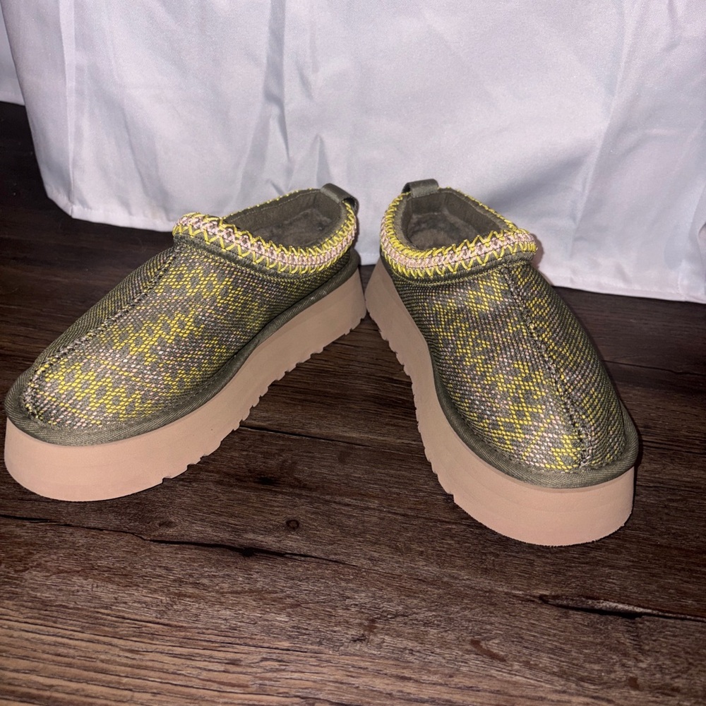 UGG Women's Green and Yellow Mules